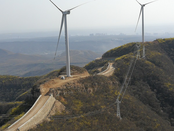 附件1，开山破崖，筑出坦途.jpg